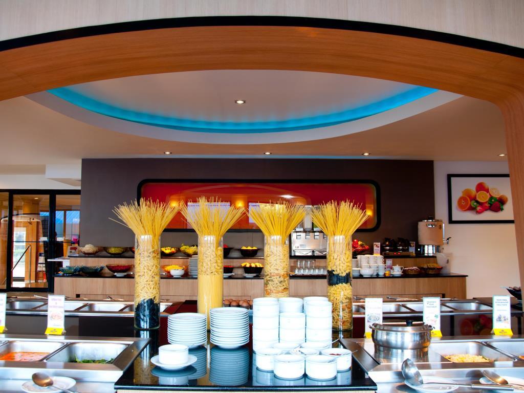 Flipper Lodge Hotel - Sha Extra Plus Pattaya Exterior photo